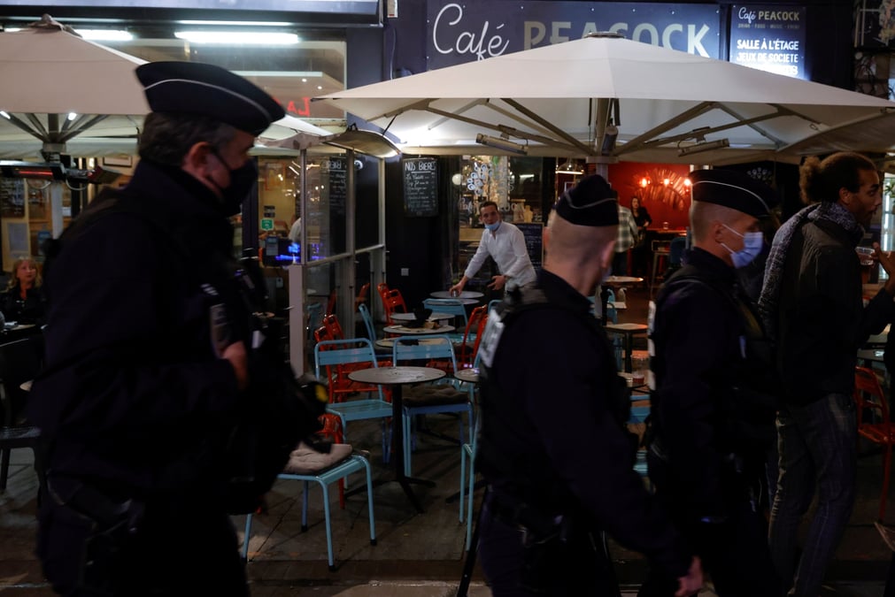 Lille, saint-etienne, lyon et grenoble passent en alerte maximale au coronavirus