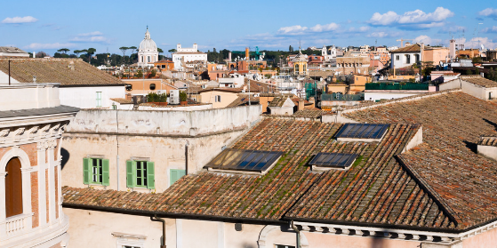 Les réseaux d'agences immobilières font tous état d'un marché français de l'ancien qui ralentit, avec un nombre de transactions en recul et des délais de vente qui s'allongent.