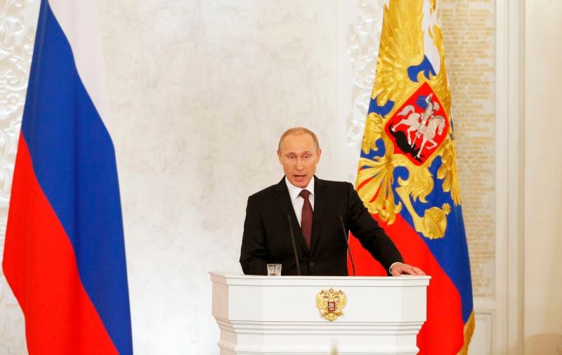 Vladimir Poutine signe le traité intégrant la Crimée à la Russie
