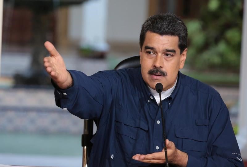 Macron condamne la "dictature" venezuelienne et veut s'impliquer