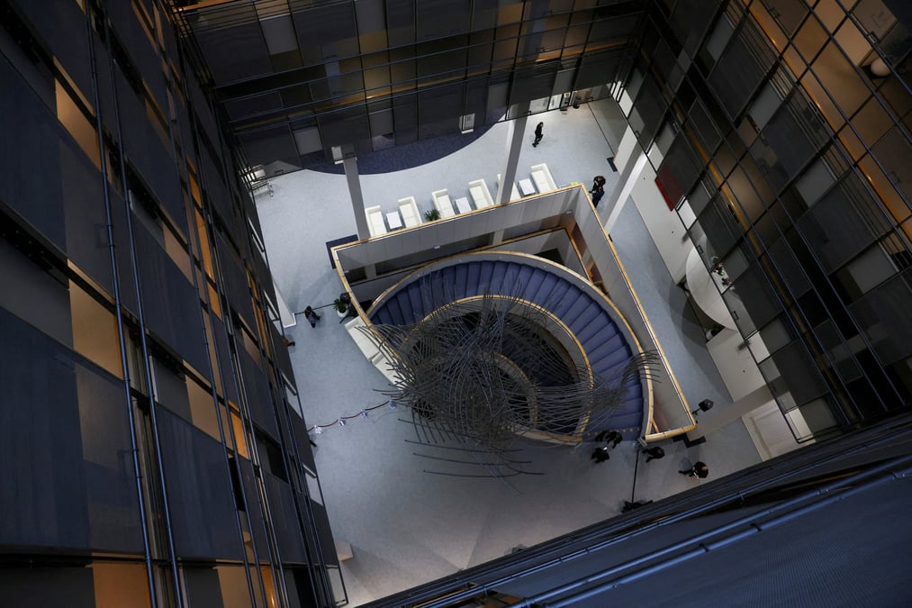 Le hall principal du batiment du parlement europeen, a bruxelles