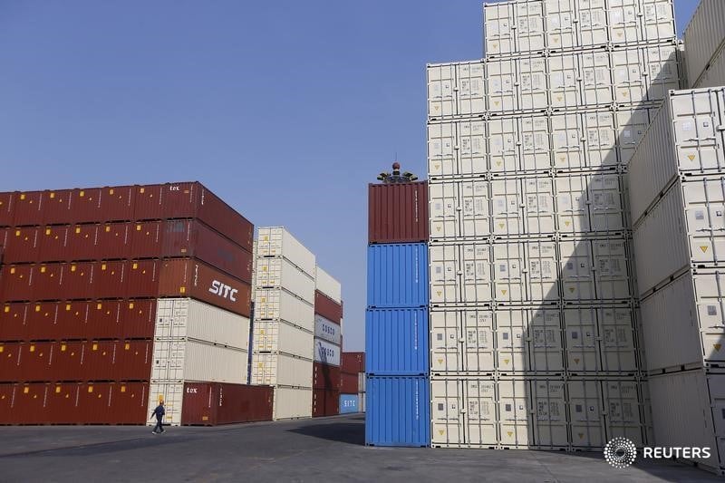 Les exportations chinoises s'essoufflent en avril, les importations chutent