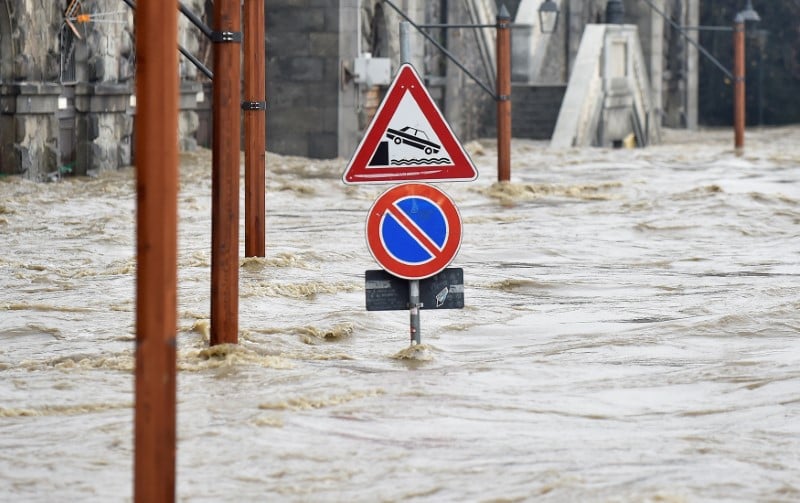 Des inondations font au moins six morts a livourne, en toscane