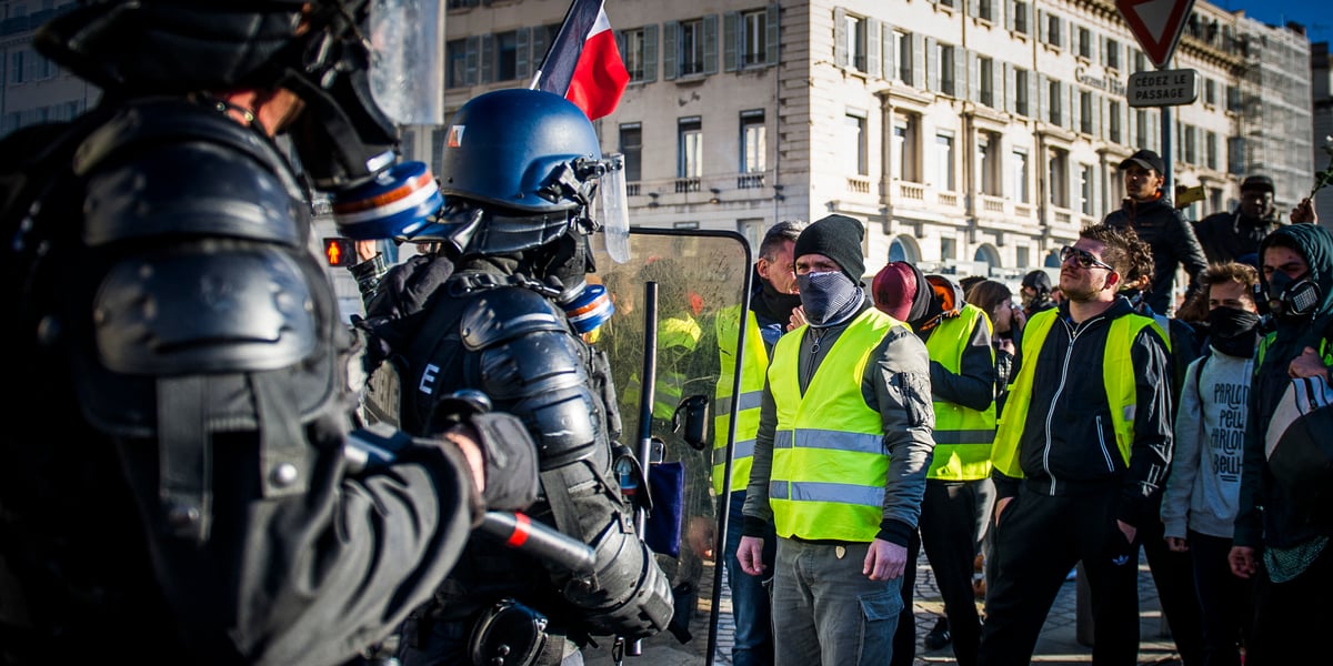 17 milliards d'euros pour éteindre l'incendie. Pour mettre fin à la révolte des « gilets jaunes », le gouvernement a procédé à une injection massive d’argent public qui a soutenu la demande 
intérieure.