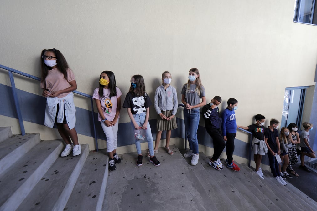 France: les salaries contraints de garder leurs enfants seront indemnises