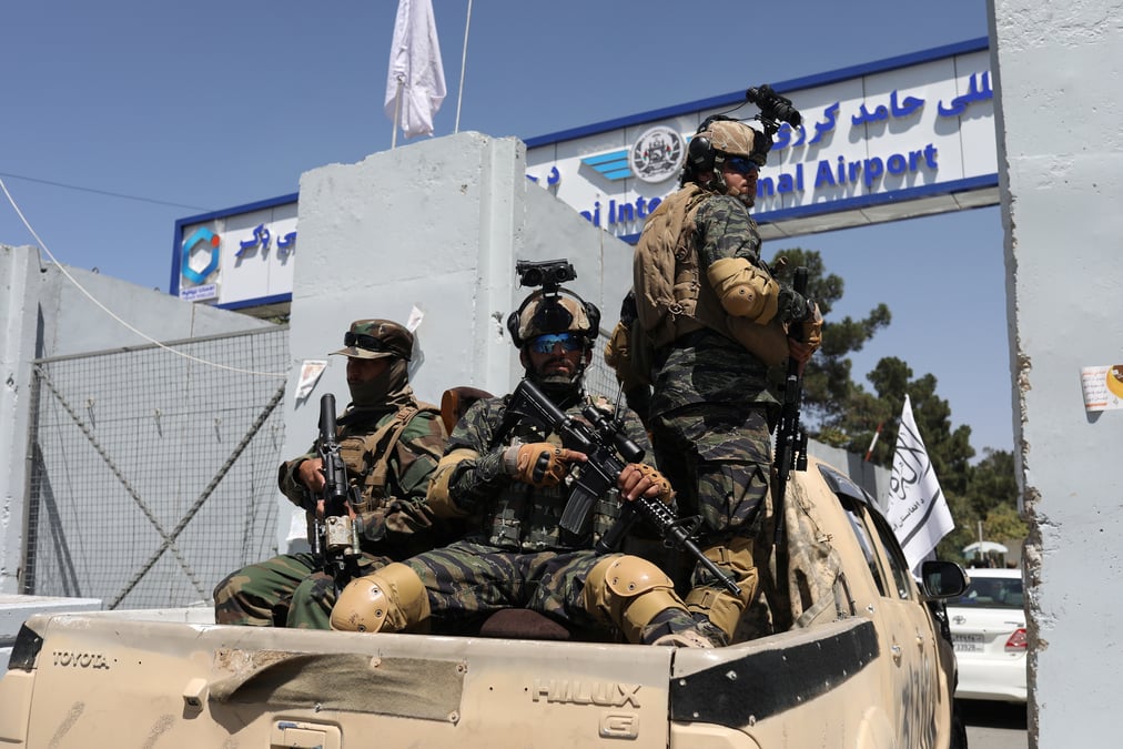 Afghanistan: les taliban autorisent des evacuations d'etrangers