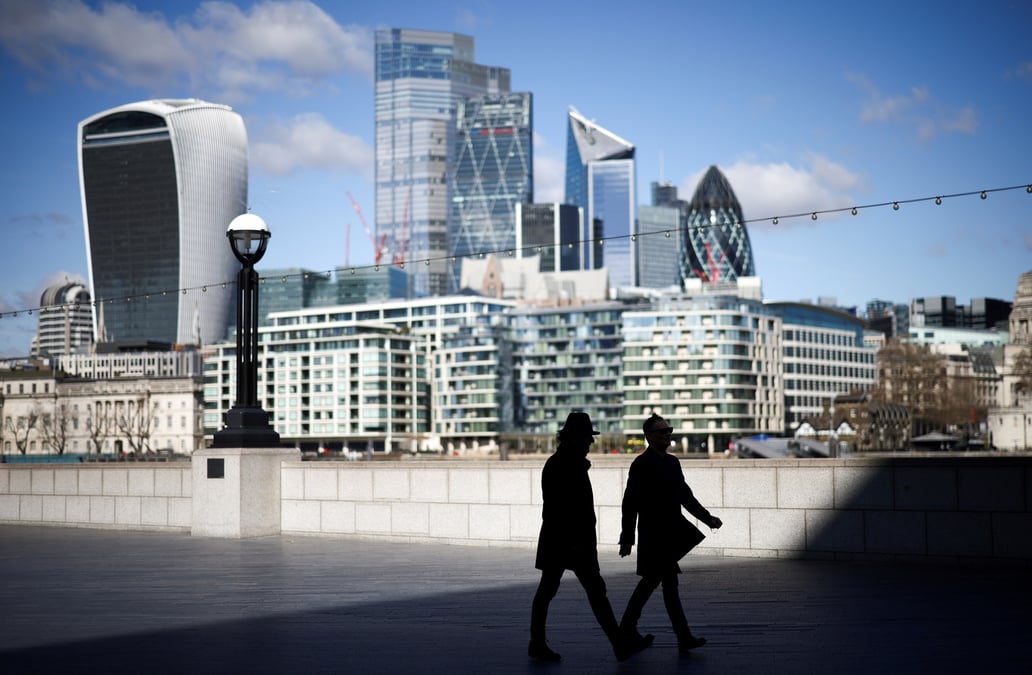 Du mieux dans le prive britannique mais les craintes d'inflation s'intensifient