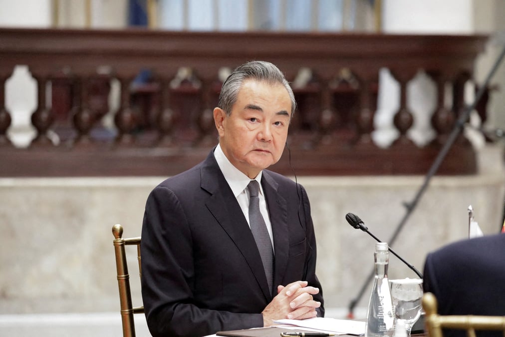 Photo du diplomate chinois de premier plan, wang yi