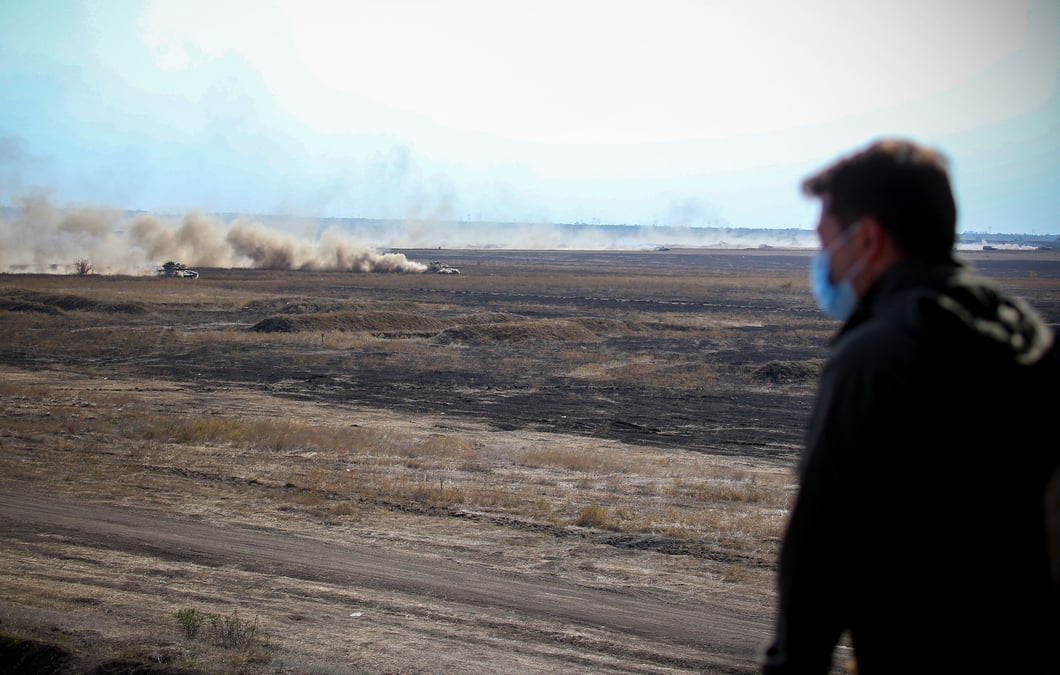 L'ukraine lance des manoeuvres militaires face aux exercices russes