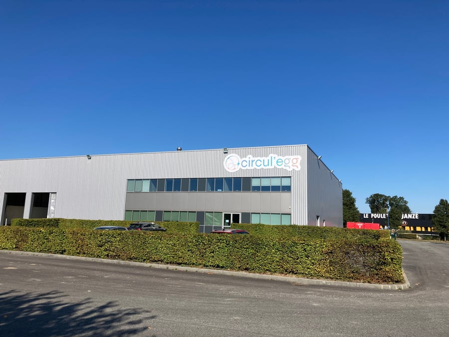 Alors que le Grand Ouest représente 75% du gisement national des coquilles d'oeufs, Circul'Egg a implanté son usine de revalorisation de coquilles au plus près des grandes casseries régionales des Pays-de-Loire, de Bretagne ou de Normandie.