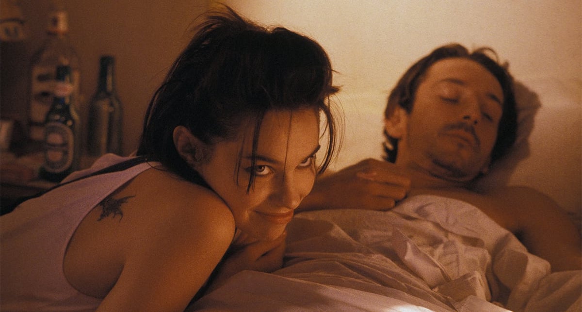 En 1986, les spectateurs découvrent les étreintes sans filtre de Betty (Béatrice Dalle) et Zorg (Jean-Hugues Anglade).