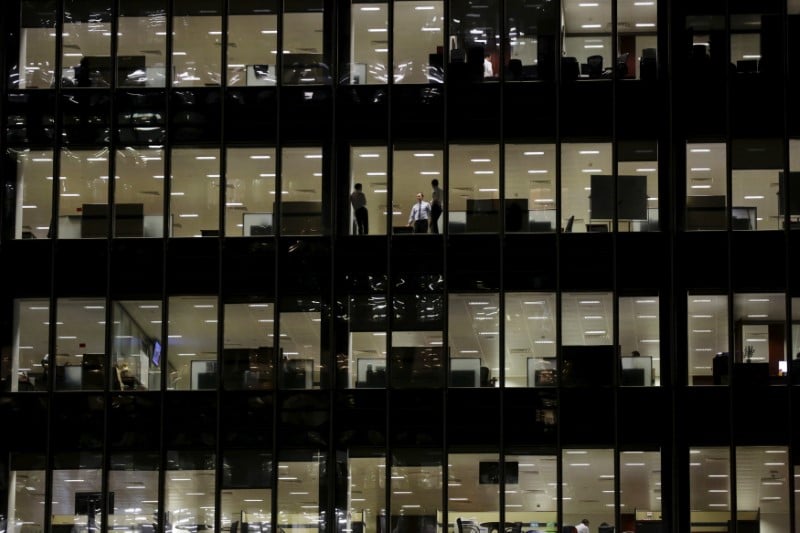 Grande-bretagne: nouvelles regles, edulcorees, pour les payes des dirigeants