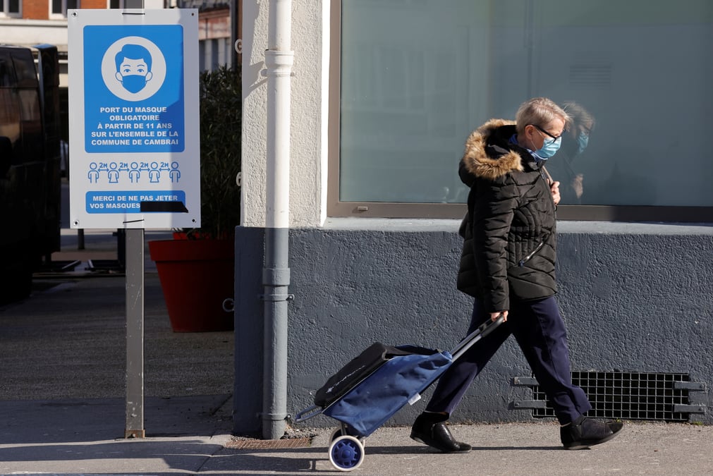 France: redressement inattendu du moral des menages en mars, rapporte l'insee