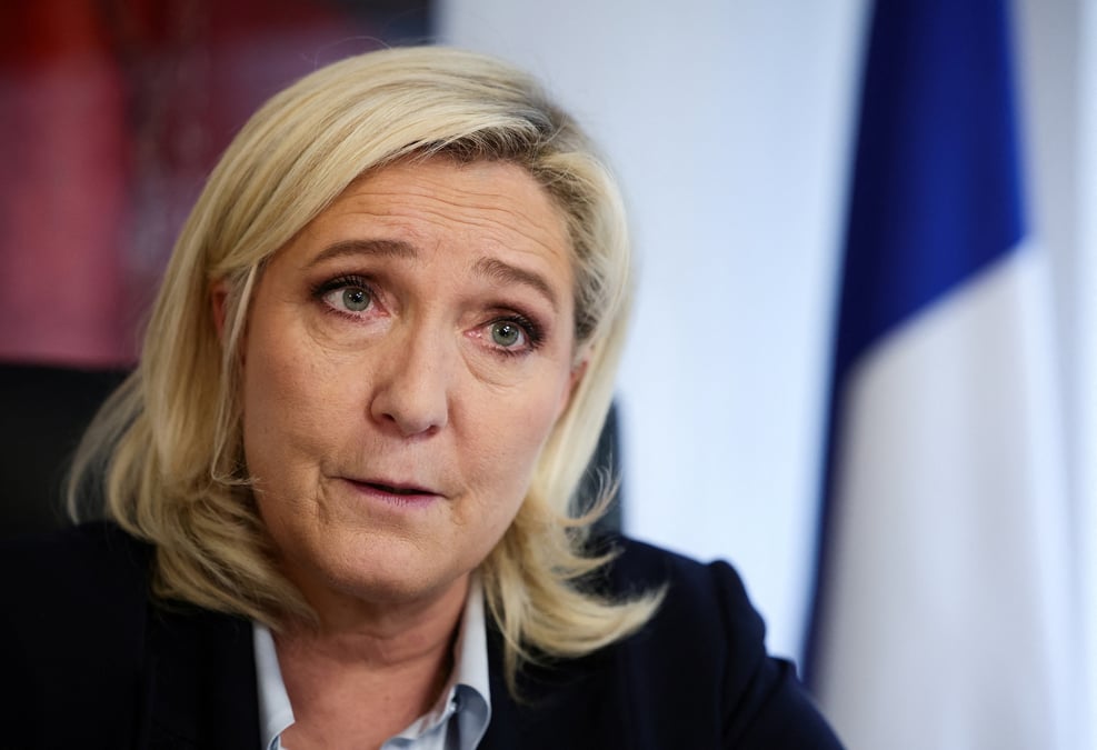 Marine le pen "tend la main" a marion marechal