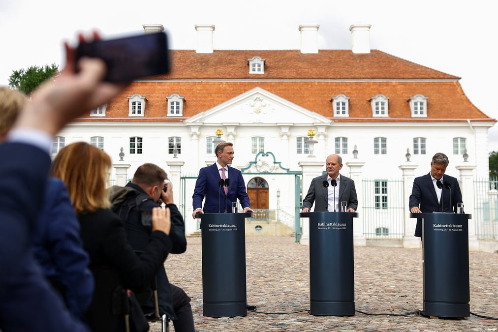 Reunion du cabinet allemand au chateau schloss meseberg, pres de gransee