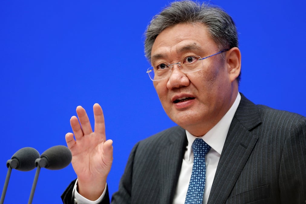 Le ministre chinois du commerce, wang wentao, s'exprimant lors d'une conference de presse a pekin