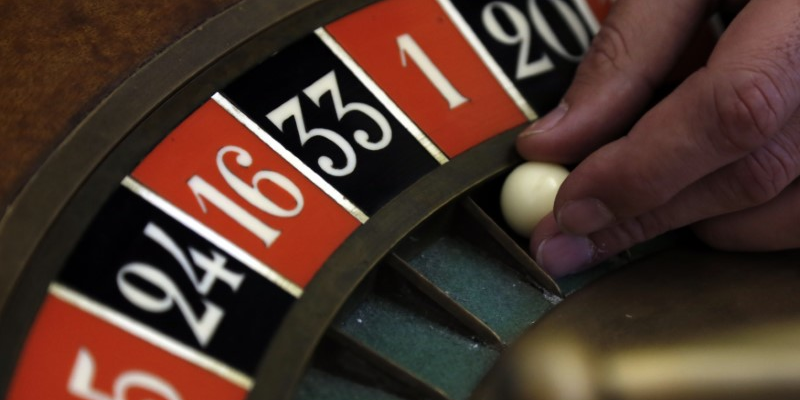 Comme toutes les valeurs du CAC 40, Partouche plongeait ce matin à la Bourse de Paris. Avec la fermeture des casinos liée à l'épidémie, le chiffre d'affaires du groupe a chuté de moitié au deuxième trimestre.