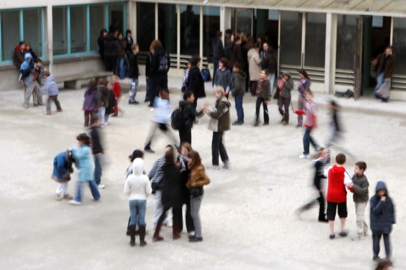 Laurent wauquiez reclame une loi et un debat sur le college