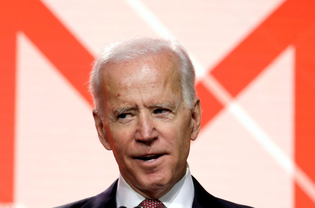 Les democrates suspendus a la decision d'"oncle joe" biden
