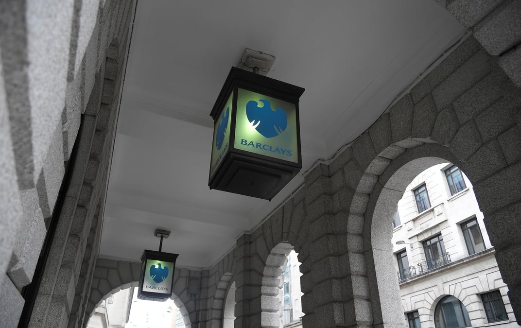 Barclays accuse une perte de 540 millions d'euros dans des transactions obligataires