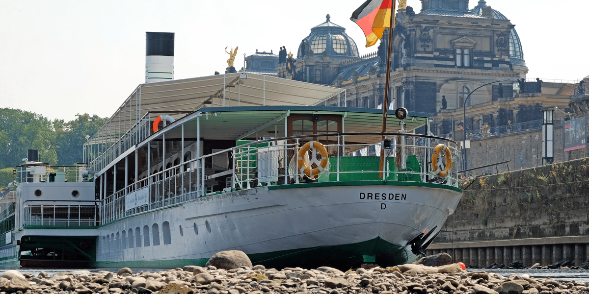 Ce n'est pas le premier été où la sécheresse sévit en Allemagne, comme en témoigne cette photo de la rivière qui traverse Dresde, l'Elbe, quasiment à sec le 11 août 2015.