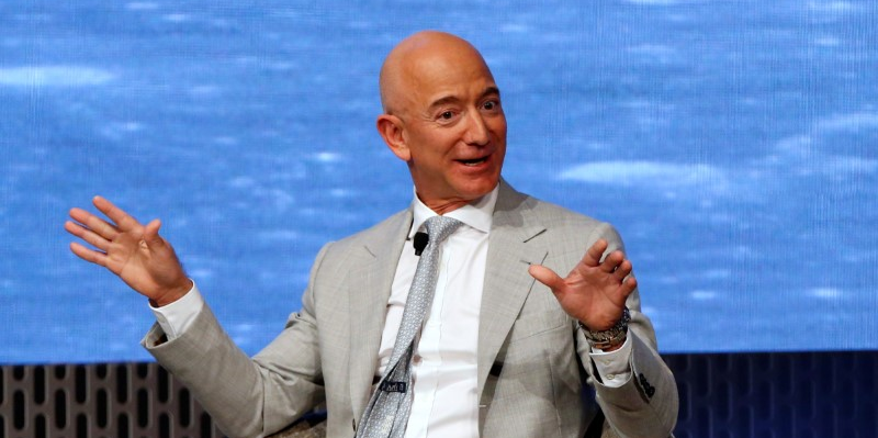 "La Terre est la seule chose que nous ayons tous en commun. Protégeons-la, ensemble", a lancé Jeff Bezos sur son compte Instagram