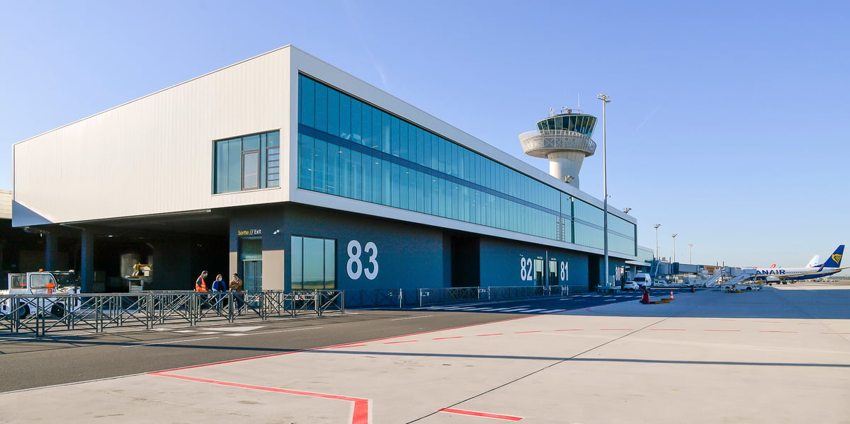 Environ 19 vols ont été opérés chaque nuit en 2023 à l'aéroport de Bordeaux-Mérignac. Cette activité devrait faire l'objet d'un encadrement entre 22h et 6h dans le courant de l'année 2026.