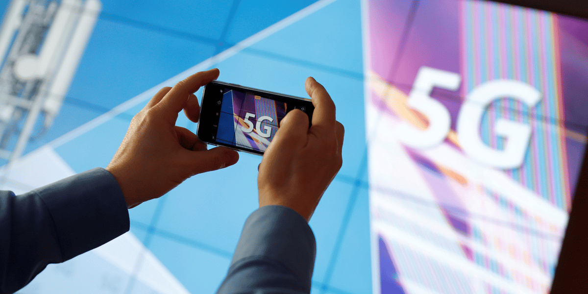 En permettant de connecter à la fois les hommes, les produits et les services, la 5G représente un saut technologique sans précédent.
