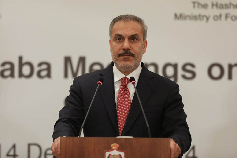 Le ministre turc des Affaires étrangères, Hakan Fidan, tient une conférence de presse à Aqaba, en Jordanie