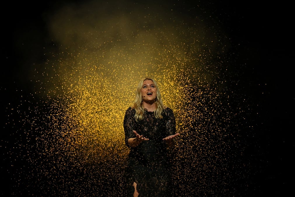 Louane, représentant la France lors de la grande finale du concours Eurovision 2025, à Bâle, en Suisse, peut se targuer de la 7ᵉ place du classement.