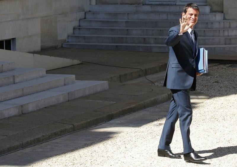 Manuel valls defend la solidarite face a ceux qui fustigent l'assistanat