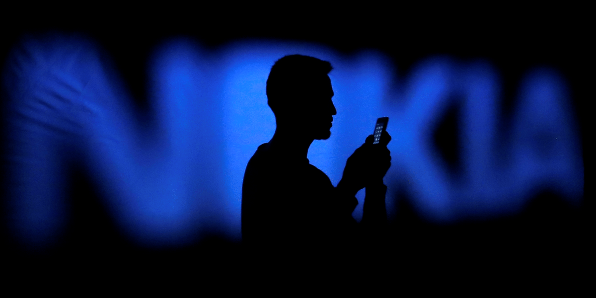 Nokia regroupe ses activites dans les reseaux fixes et mobiles