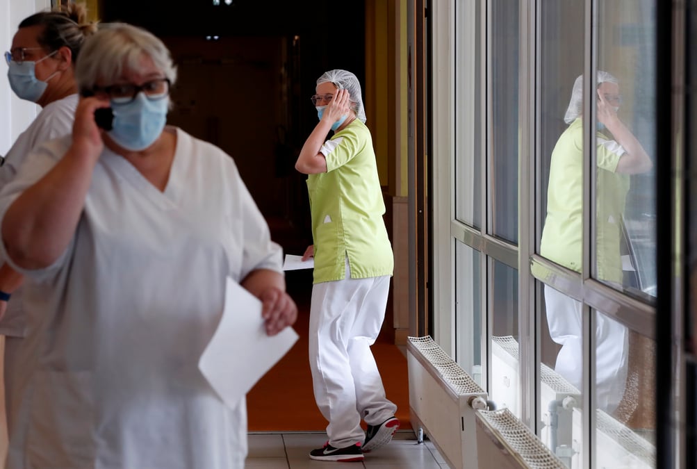 Coronavirus: quand la requisition des masques a plonge les ehpad dans le desarroi