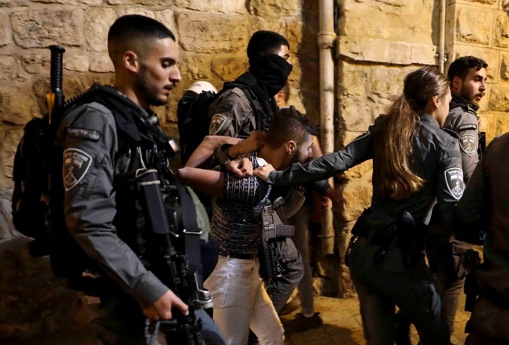 Deux policiers israeliens poignardes, l'assaillant palestinien tue