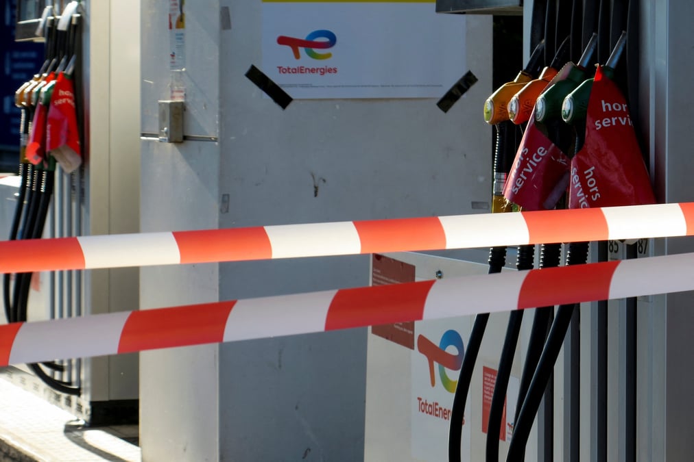 Des pompes a essence "hors service"  dans une station-service totalenergies a haulchin pres de valenciennes