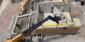 Les villas du programme immobilier Miles Davis, 17 villas à ossature bois, sont conçues en usine avant d'être installées sur le chantier, à Clapiers.