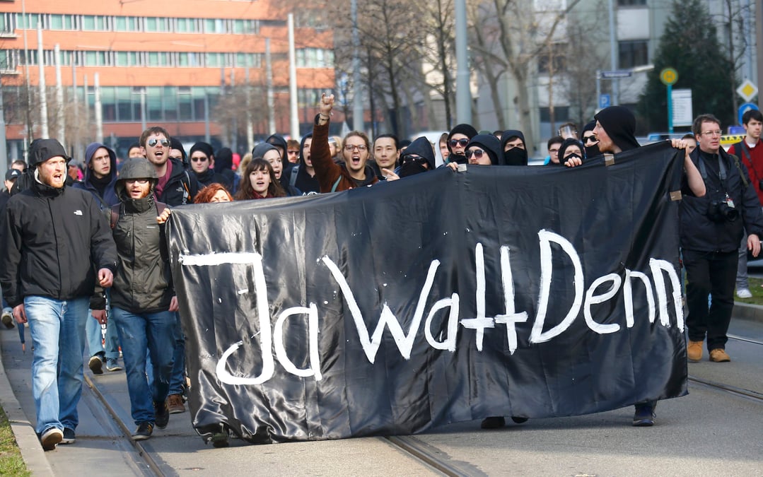 Manifestation a francfort avant l'inauguration du nouveau siage de la bce