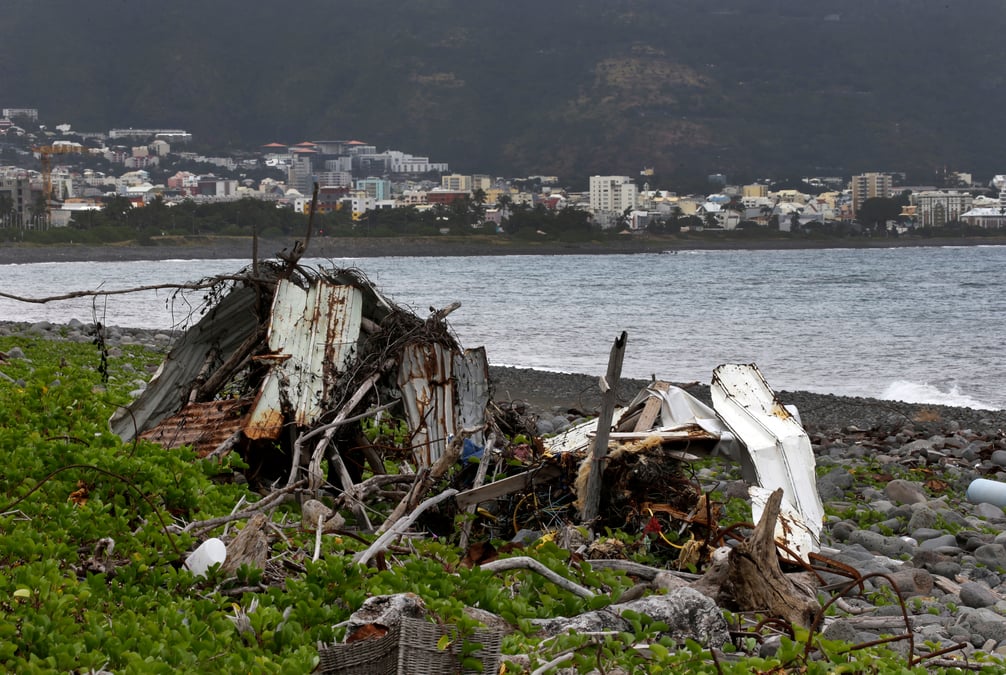 La malaisie evoque de nouveaux debris d'avion decouverts a la reunion