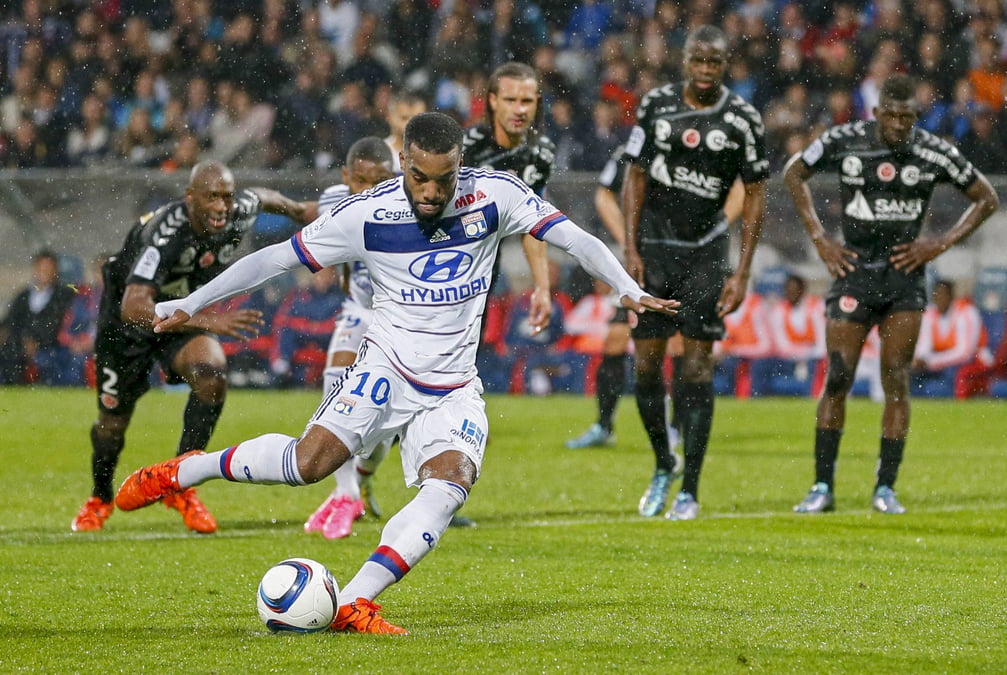 Lacazette remplace ntep