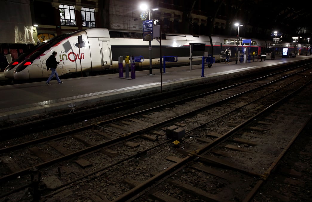"journee noire" de greves en france contre la reforme des retraites