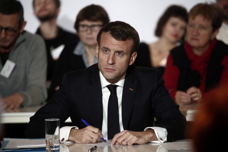 Un référendum, "c'est ce qui permettra de partager avec tout le monde la préoccupation sur le sujet", a affirmé Emmanuel Macron lors d'une séance de questions-réponses avec les membres de la Convention au Cese (Conseil économique, social et environnemental) à Paris.