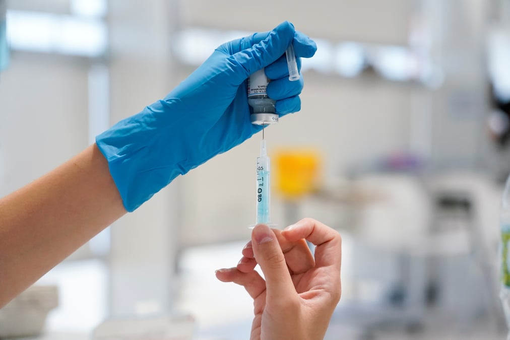 L'ema approuve l'utilisation du vaccin moderna pour les 12-17 ans