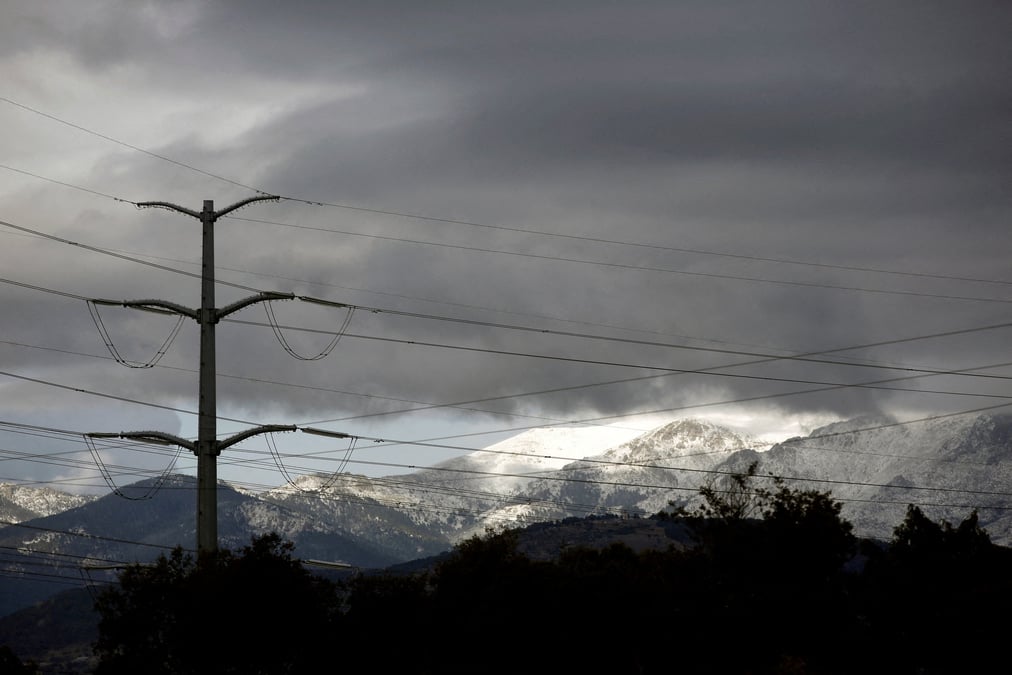 L'espagne approuve un plan d'urgence face a la hausse des prix de l'energie