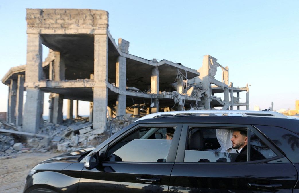 Le lieu de tournage des photos de mariage a gaza reprend ses activites malgre les dommages frequents causes par les frappes israeliennes dans la region