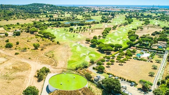 Depuis l'été 2019, le golf du Cap d'Agde est partiellement arrosé grâce au Reuse, un dispositif mis en place par la collectivité avec le groupe Suez.