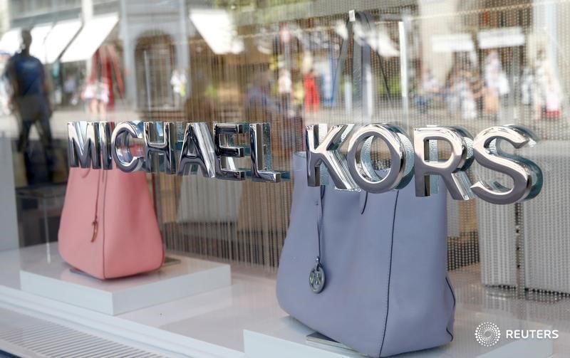 Michael kors depasse les attentes au 1er trimestre et releve sa prevision