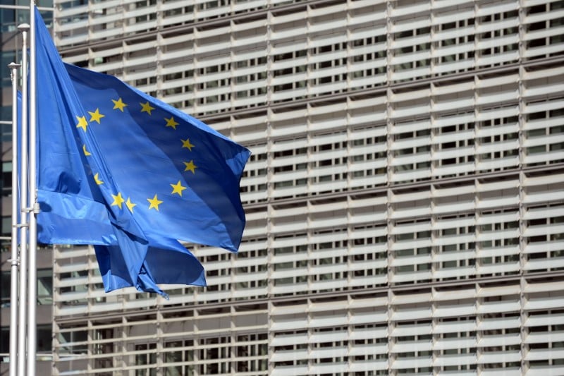 Une taxe europeenne sur les entreprises rapporterait jusqu'a 10 milliards d'euros par an, selon la commission