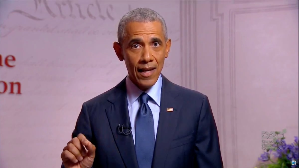 Obama intervient dans la campagne, a la veille du dernier debat