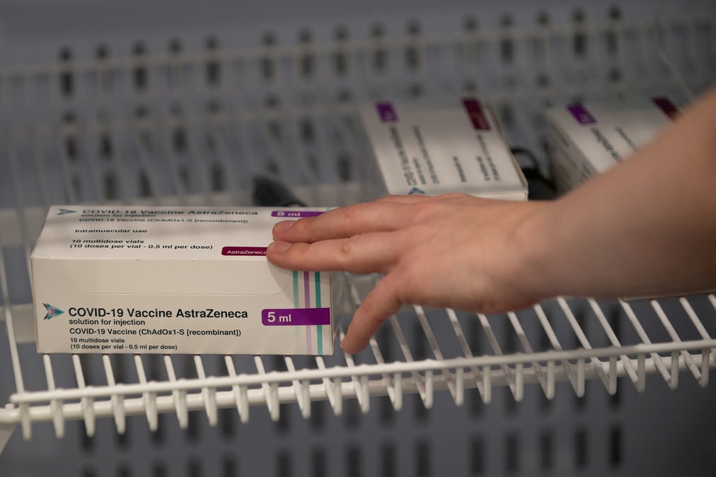 Coronavirus: la suisse repousse l'approbation du vaccin astrazeneca