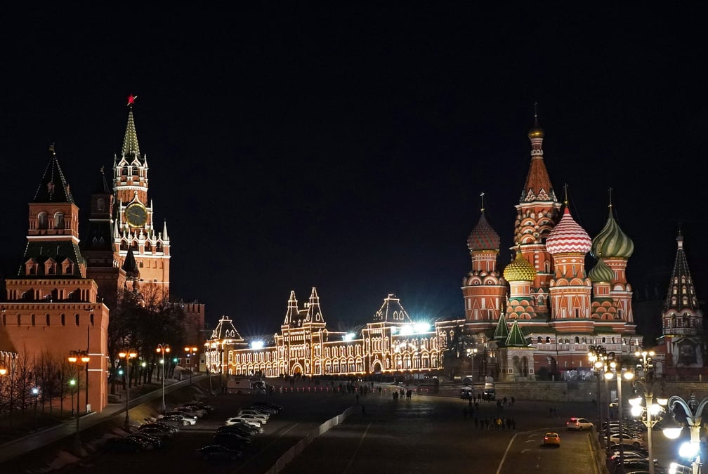 La russie avertit qu'un nouveau conflit dans le donbass pourrait "detruire" l'ukraine, l'otan reprimande moscou